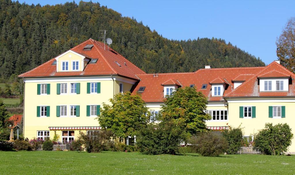 Hotel Dienstl Gut Launsdorf Dış mekan fotoğraf